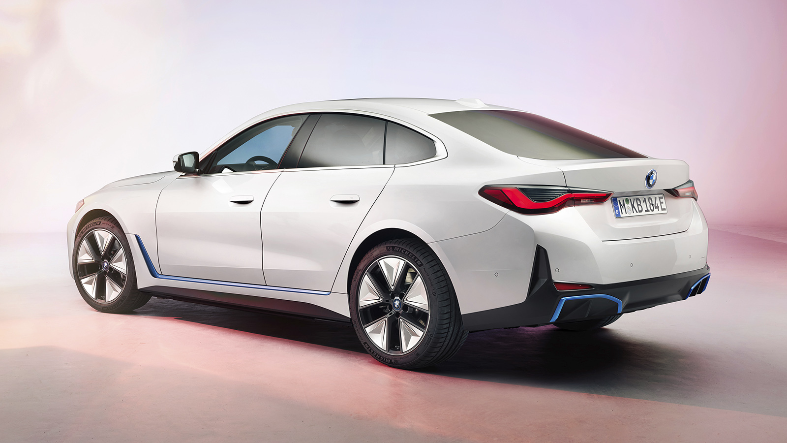 Primeras fotos oficiales del BMW i4 eléctrico | Carwow