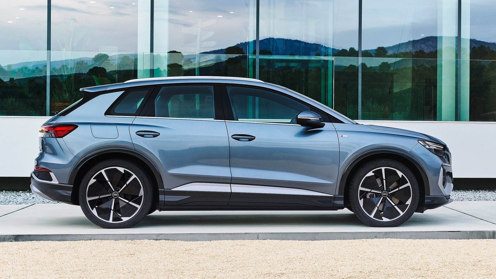 Vista lateral Audi Q4 e-tron