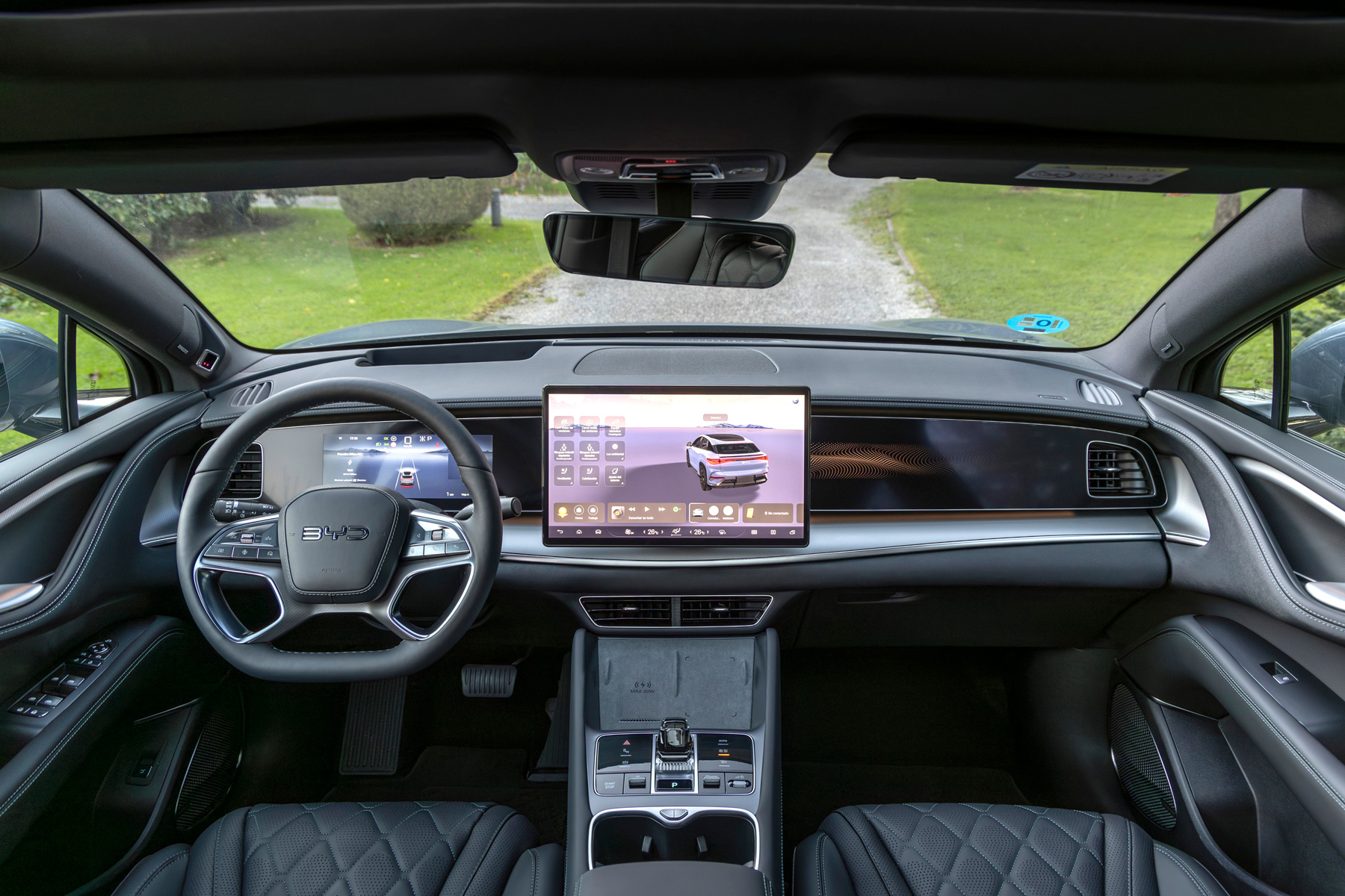 BYD SEALION 7 foto interior pantalla volante