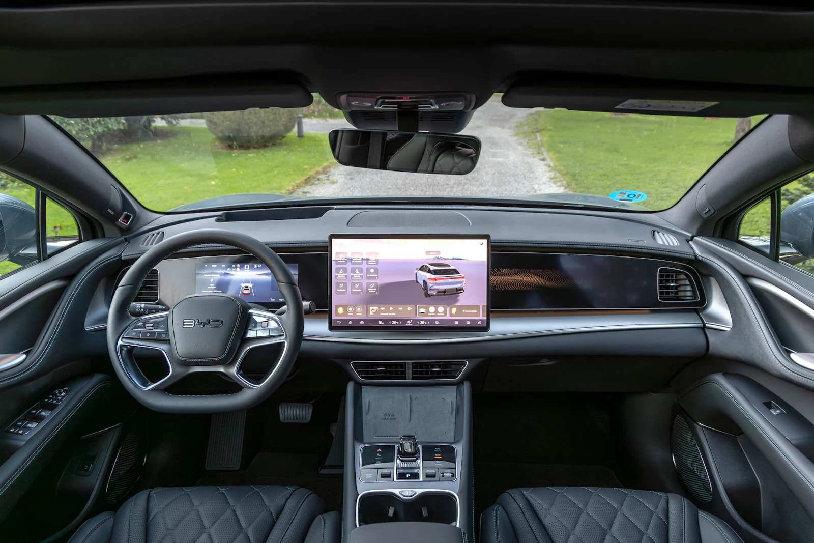 BYD SEALION 7 foto interior pantalla volante