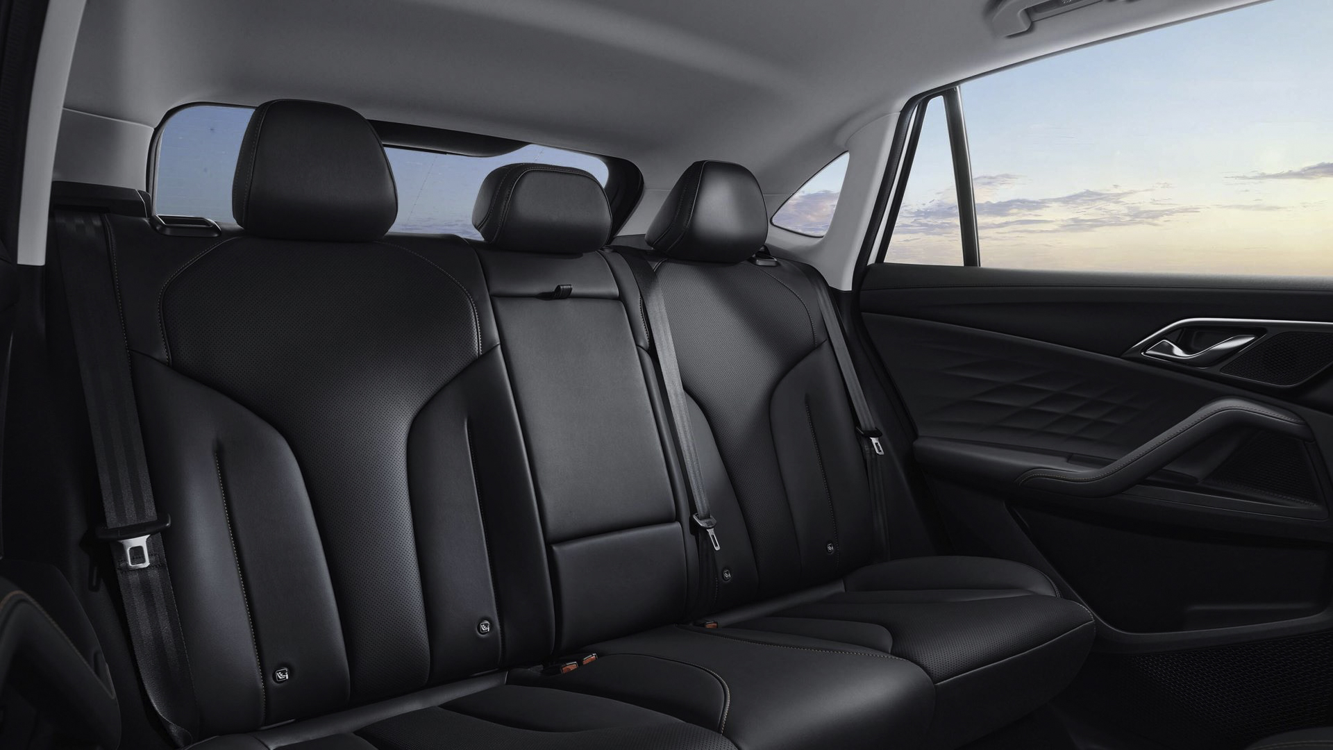 Comparativa EBRO S700 vs MG HS