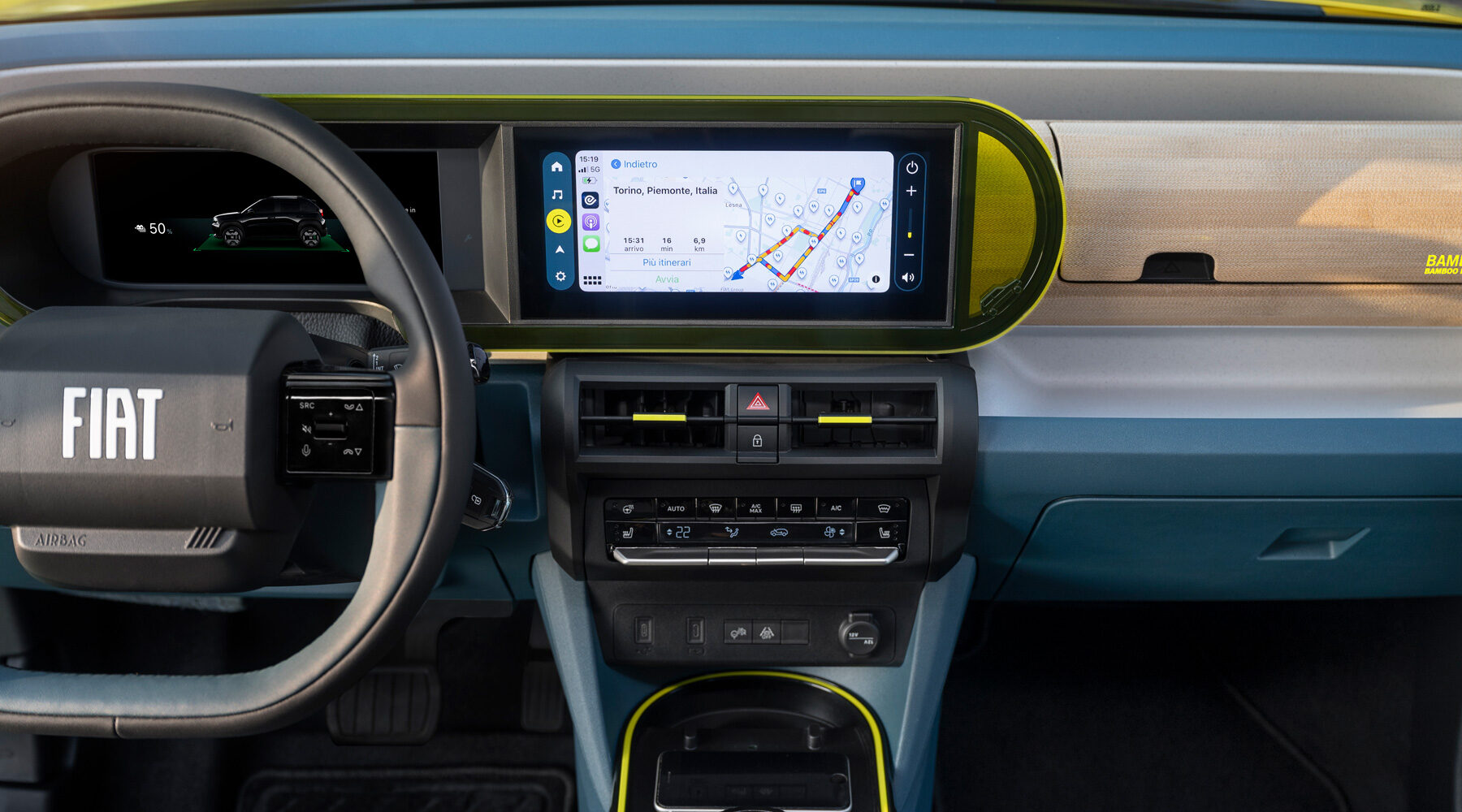 Fiat Grande Panda pantalla y volante (interior)