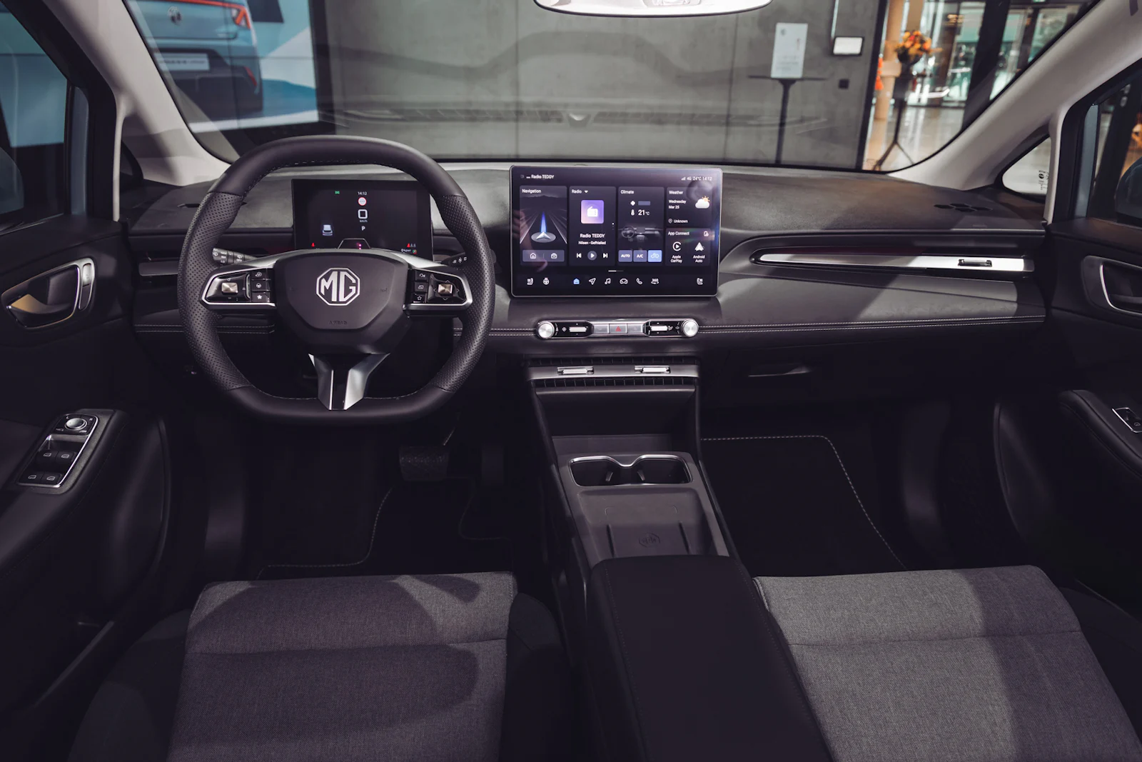 MG4 Urban foto interior salpicadero pantallas
