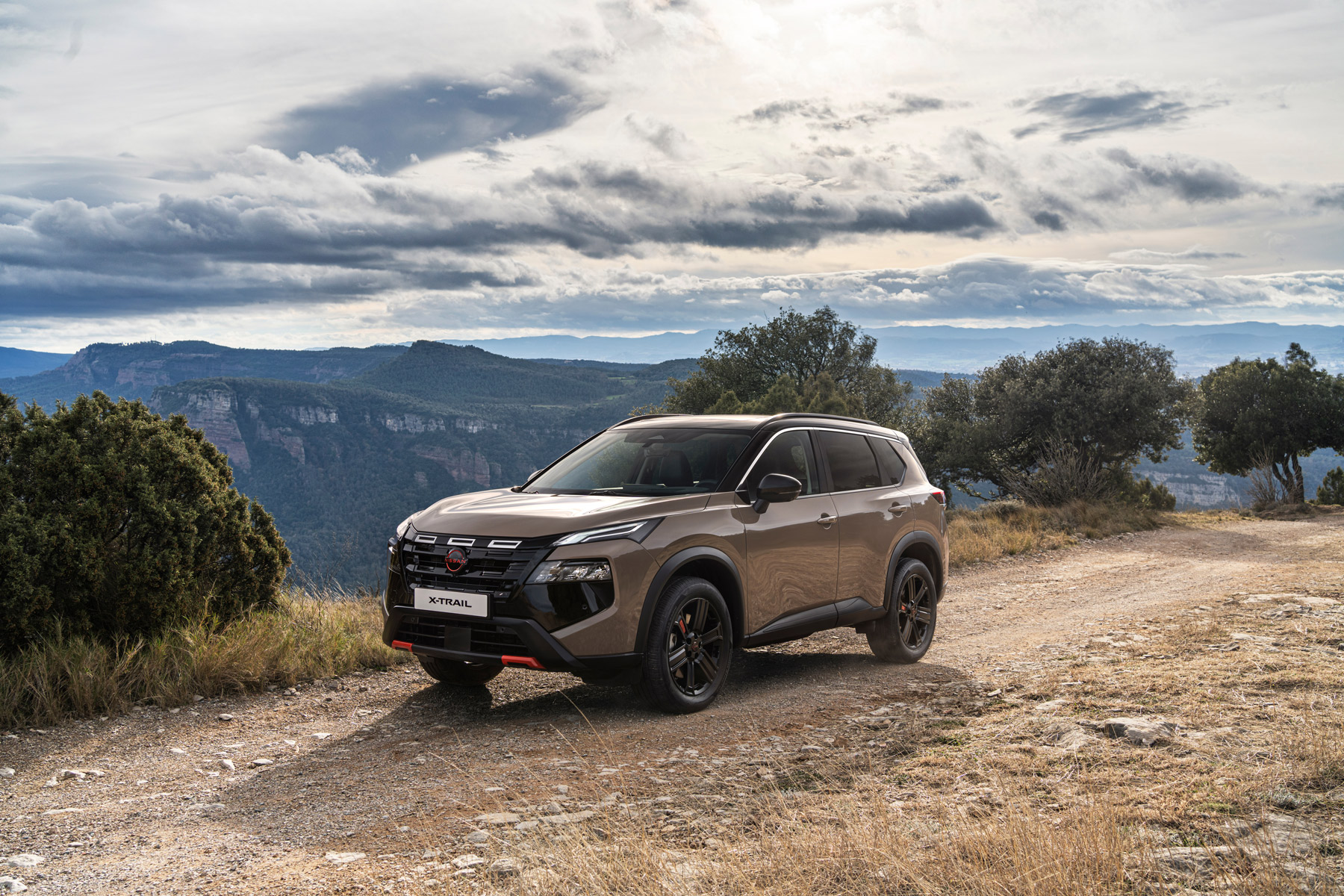 Nissan X-Trail 2026 foto exterior dinámica