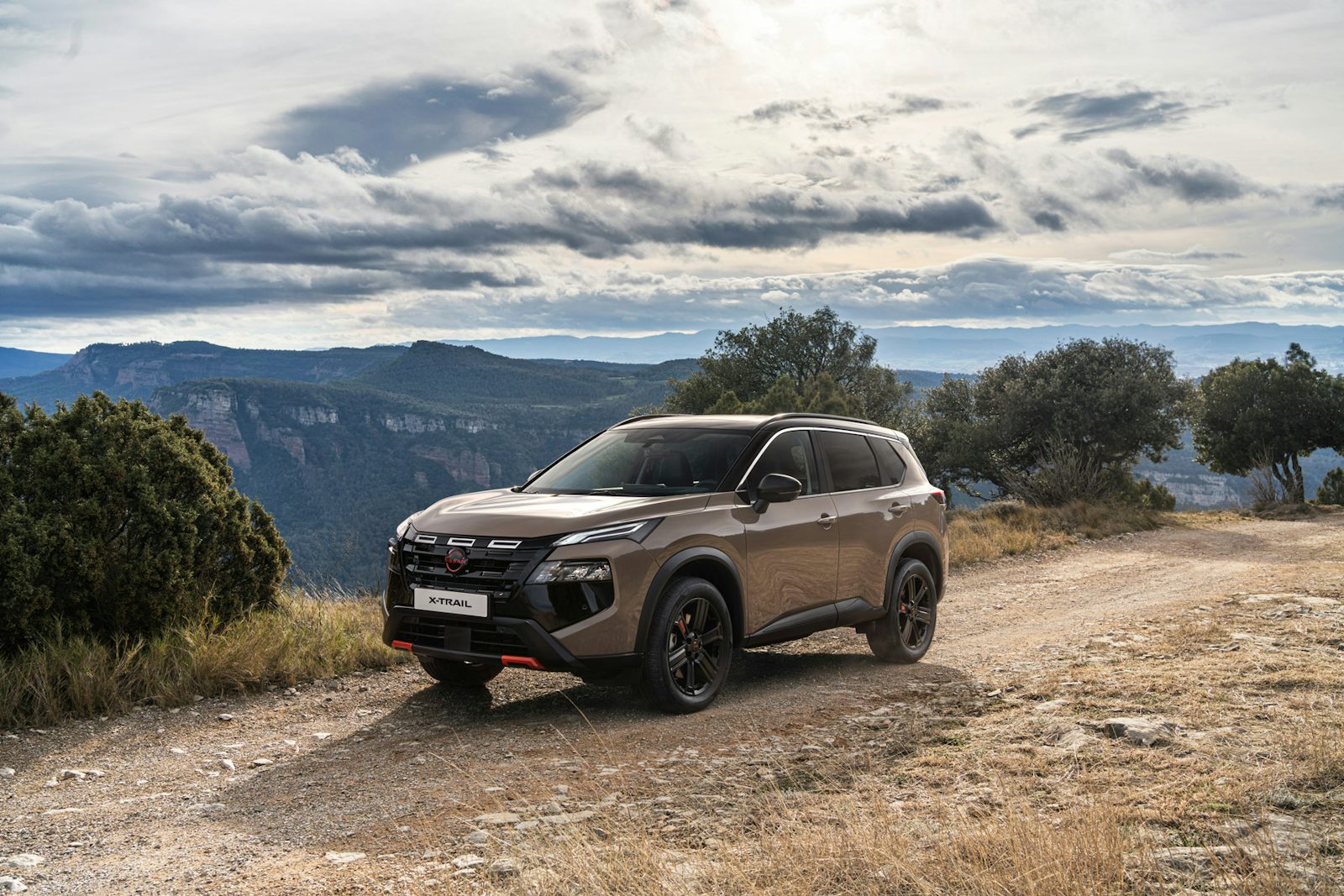Nissan X-Trail 2026 foto exterior dinámica