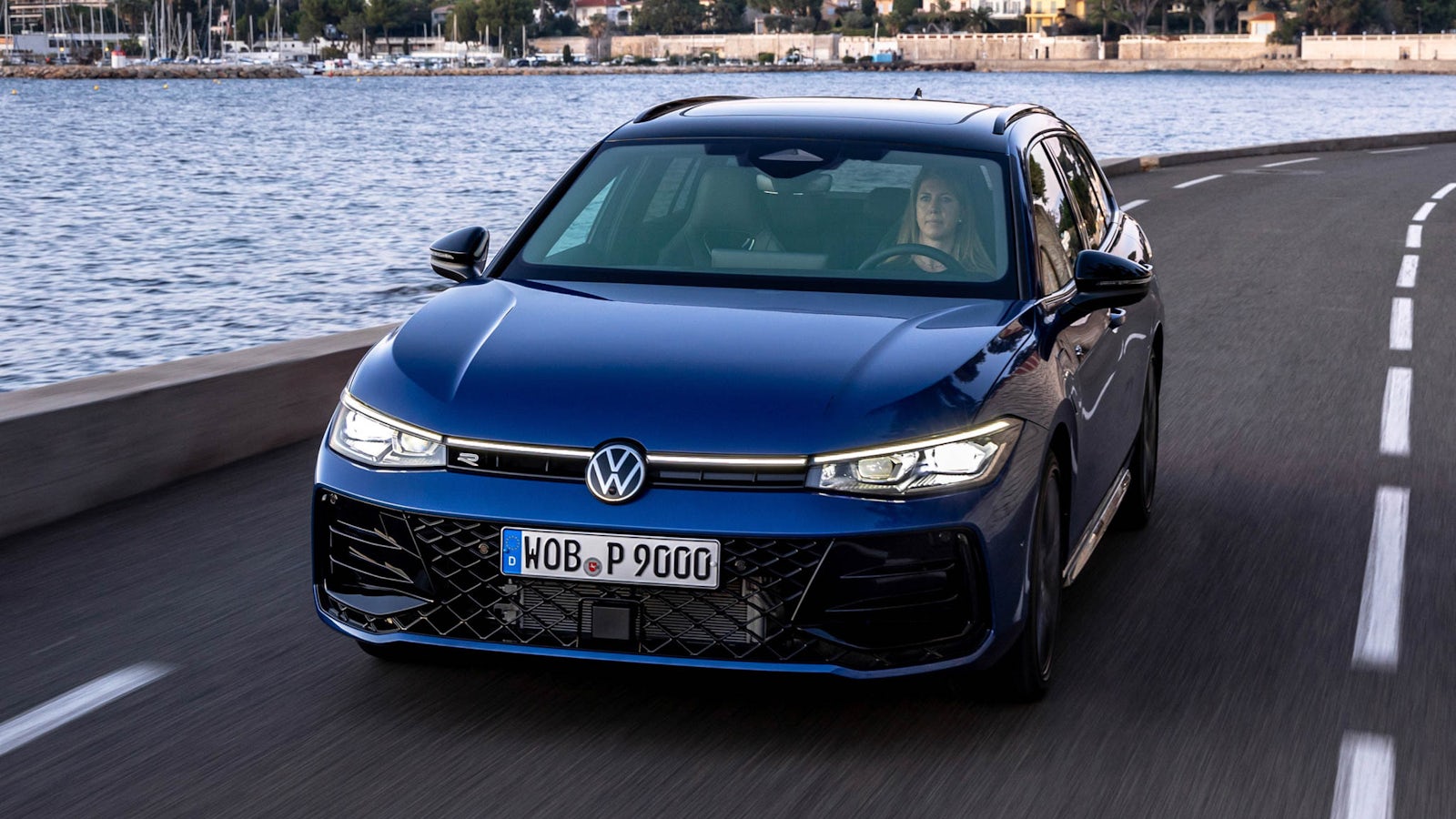 Volkswagen Passat Variant exterior dinámica