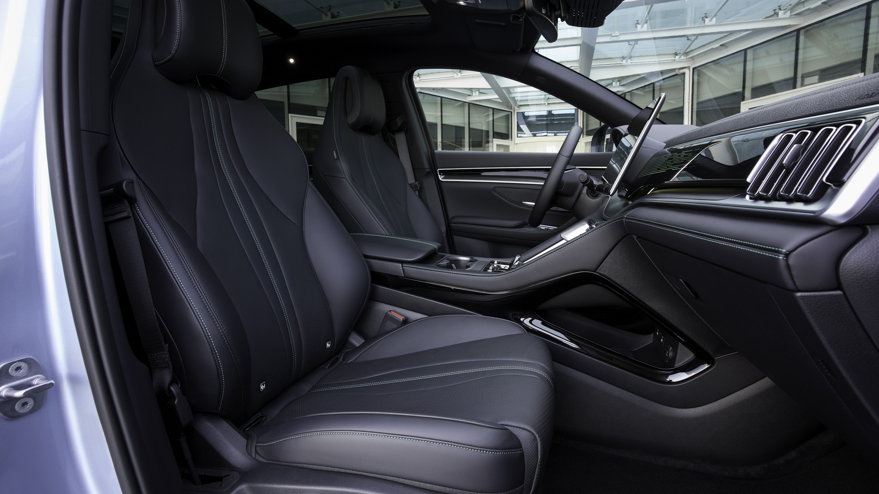 BYD Seal U 2024. Asientos delanteros