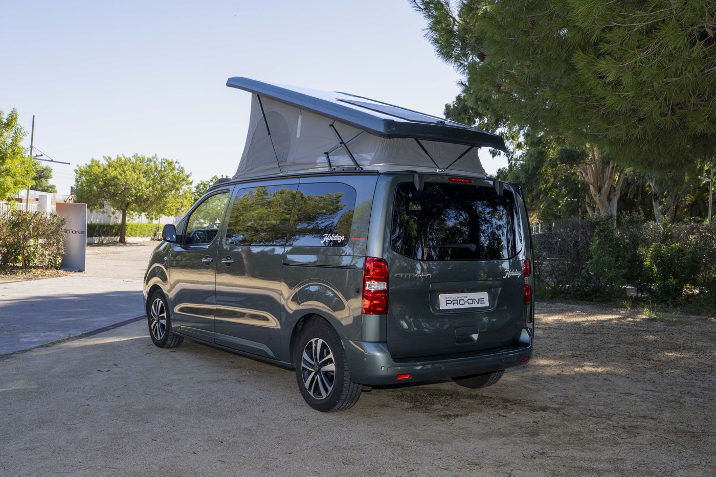 Citroën Holidays, con el techo retráctil abierto.