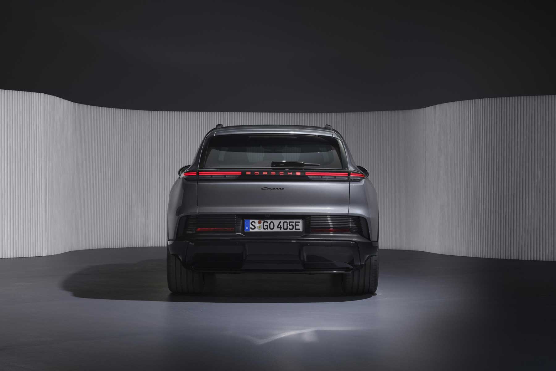 Porsche Cayenne Electric foto trasera