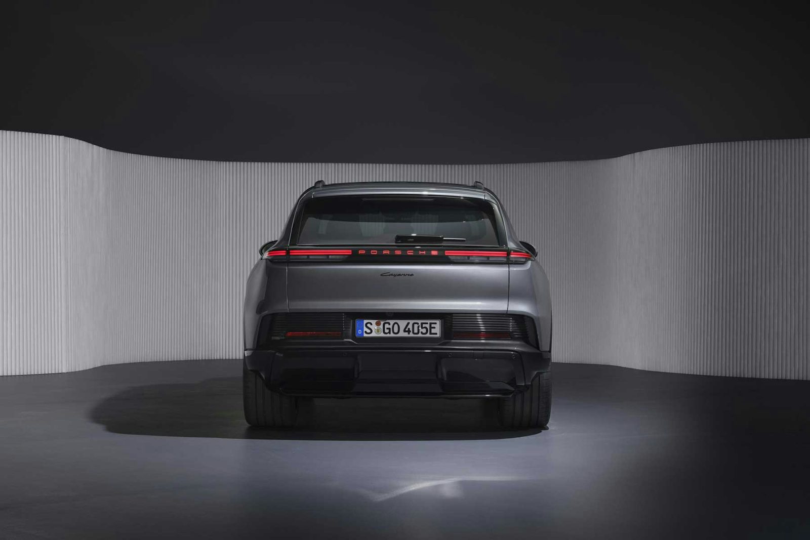 Porsche Cayenne Electric foto trasera