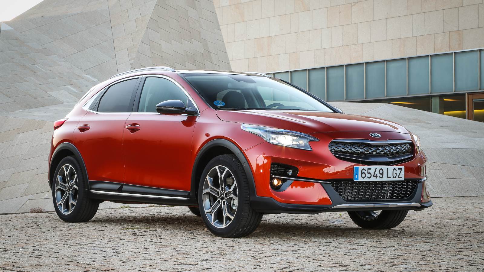 Comparativa KIA Ceed vs KIA XCeed vs KIA Stonic ¿cuál es mejor? Carwow