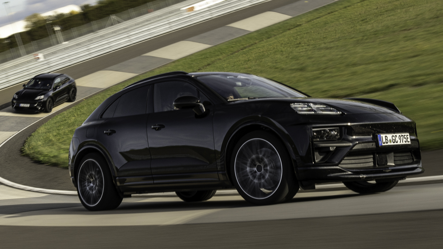 Porsche Macan eléctrico precio, lanzamiento y medidas carwow