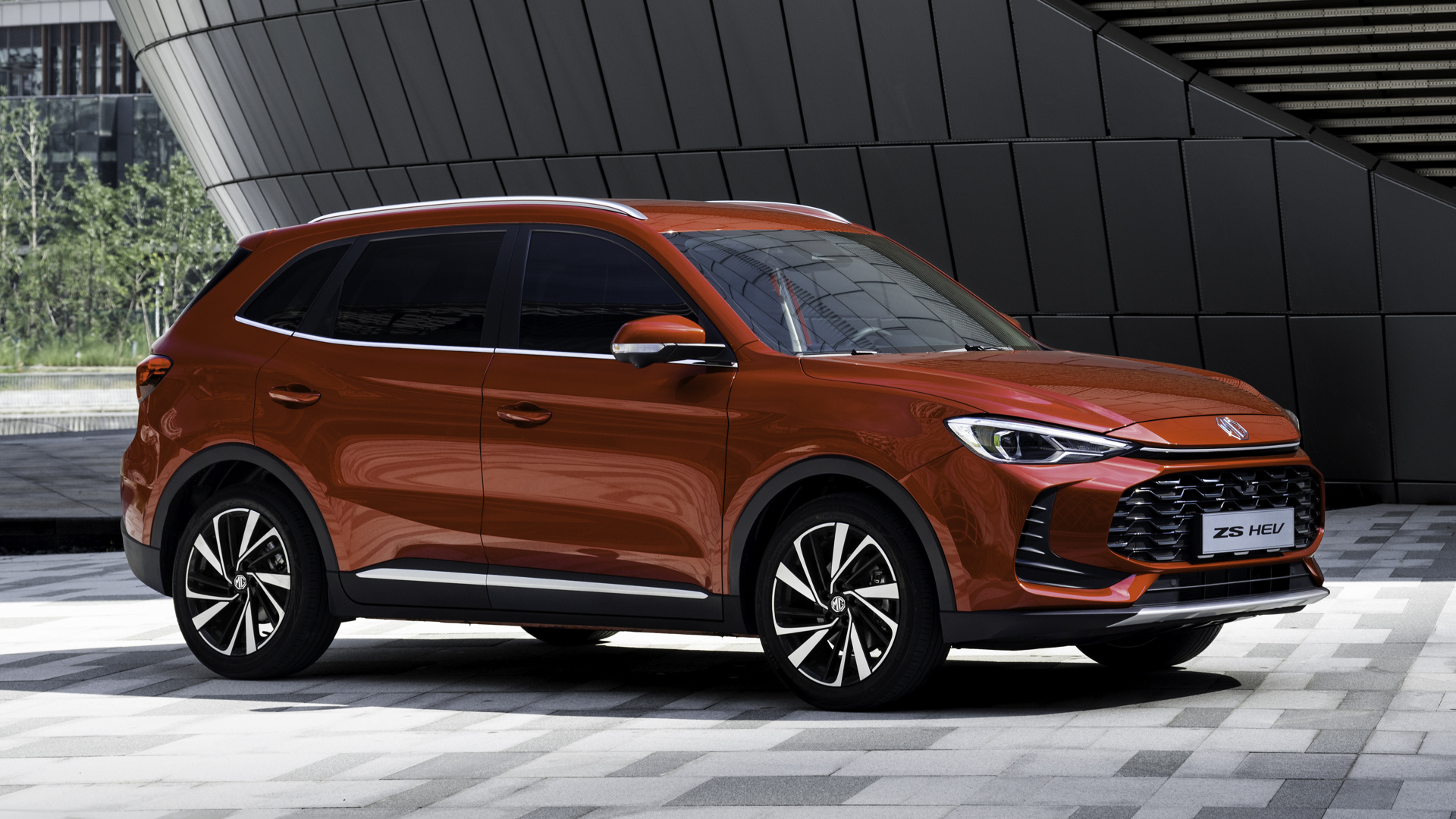 MG ZS Hybrid+ vs. EBRO s400 HEV